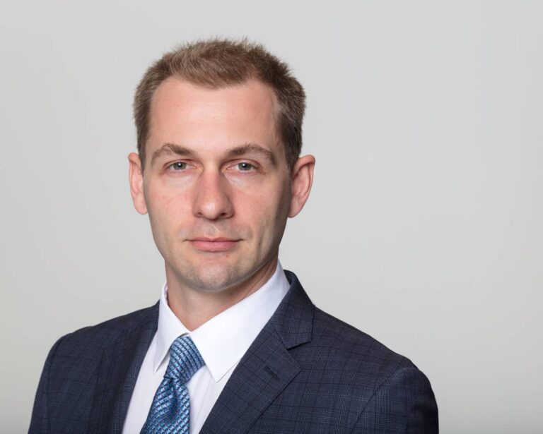 JULIAN STROLENY 768x615