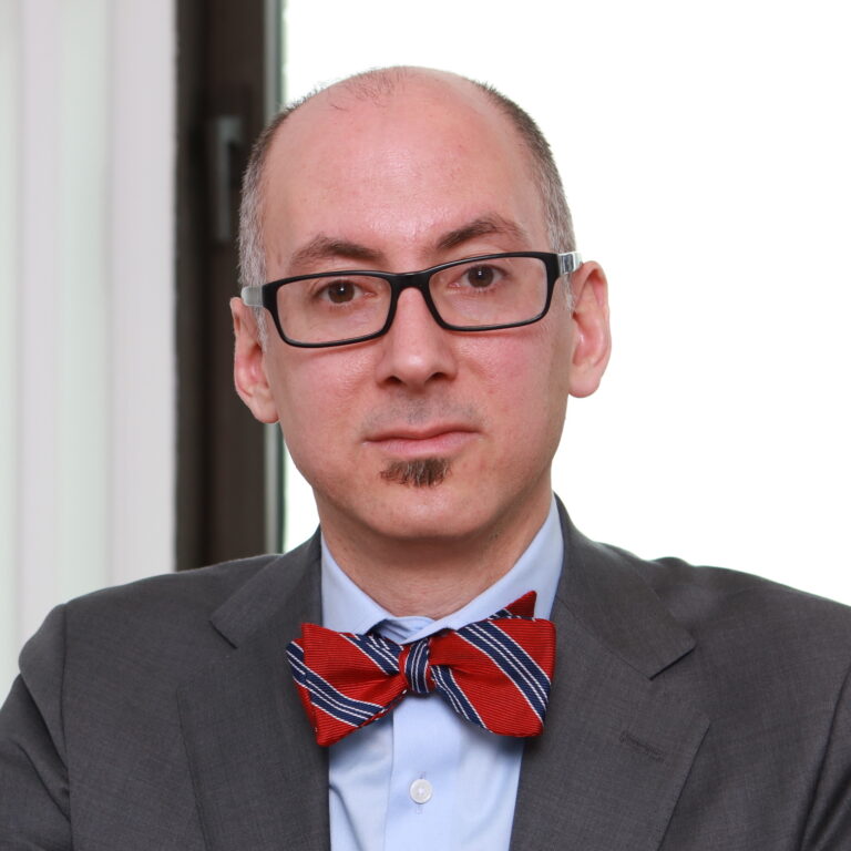 Jonathan R. Ratchik 768x768