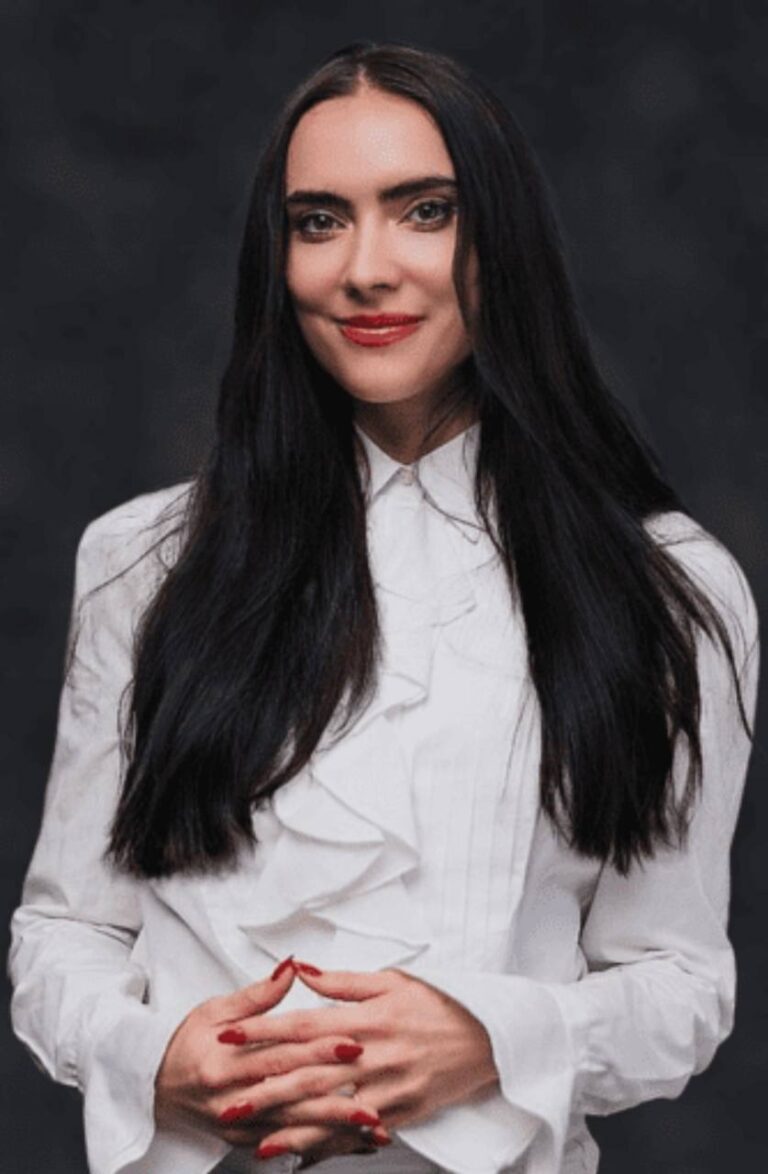 Andra Racovitan 768x1174