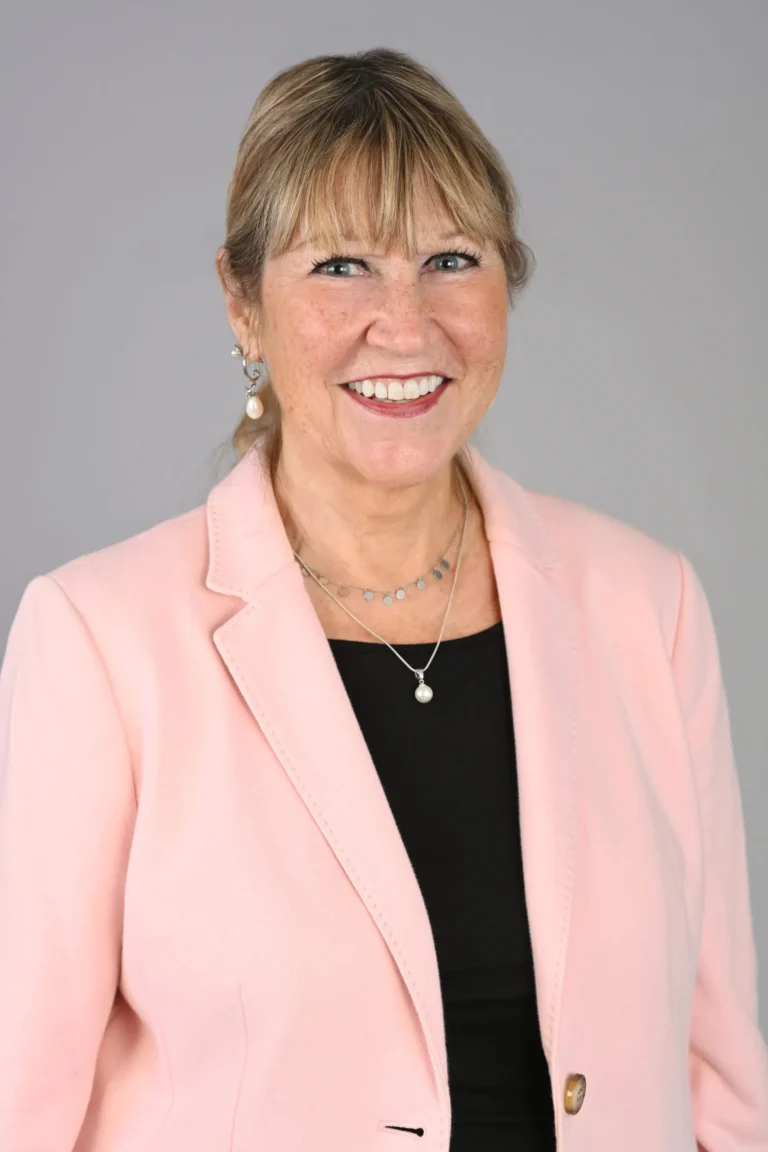 Christina Duddy 768x1152