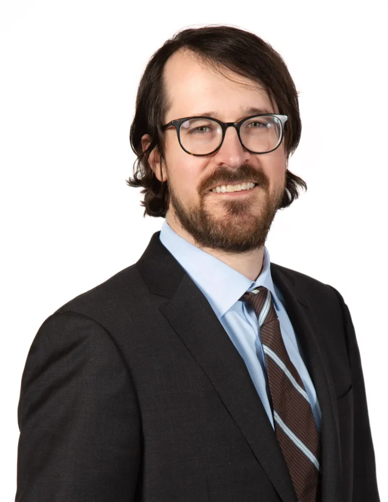 Brett Thompson 768x994