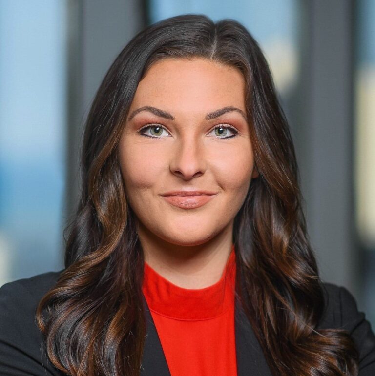 Ashton Bizzarri 768x771