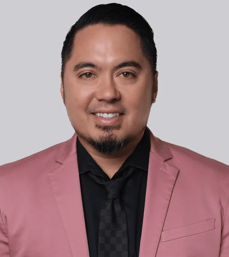 Jonathan Roeder 768x864