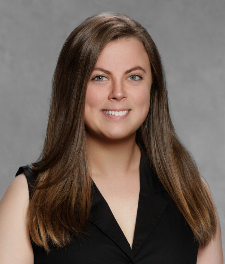 Julia Scharff 768x899