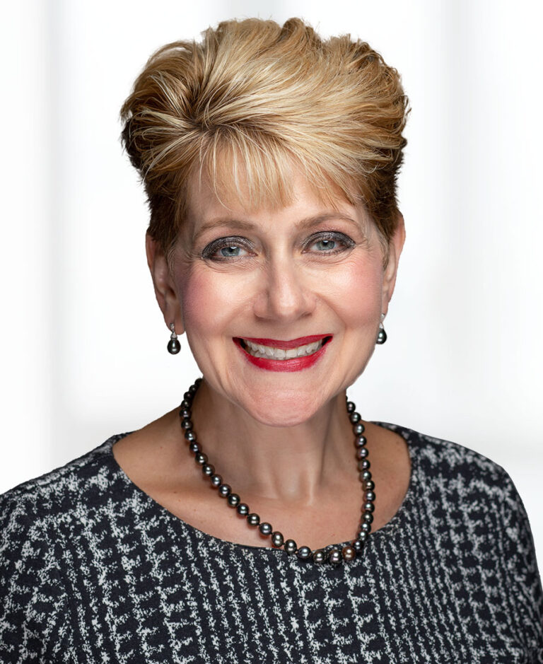 Vicki Cremonese 768x939